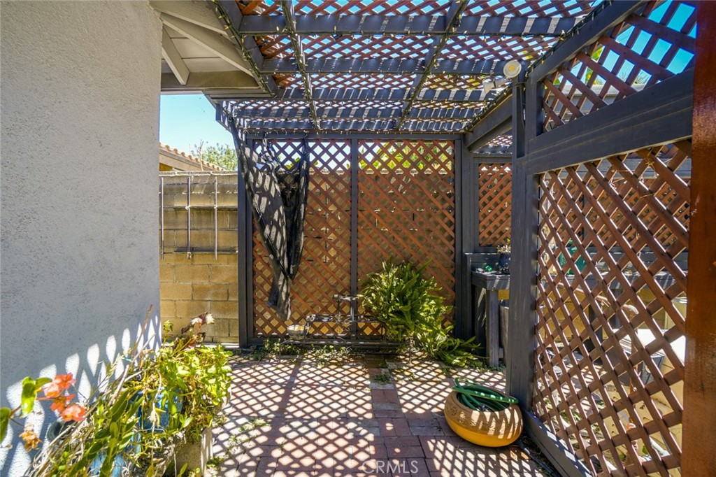 404 E Alvarado Street