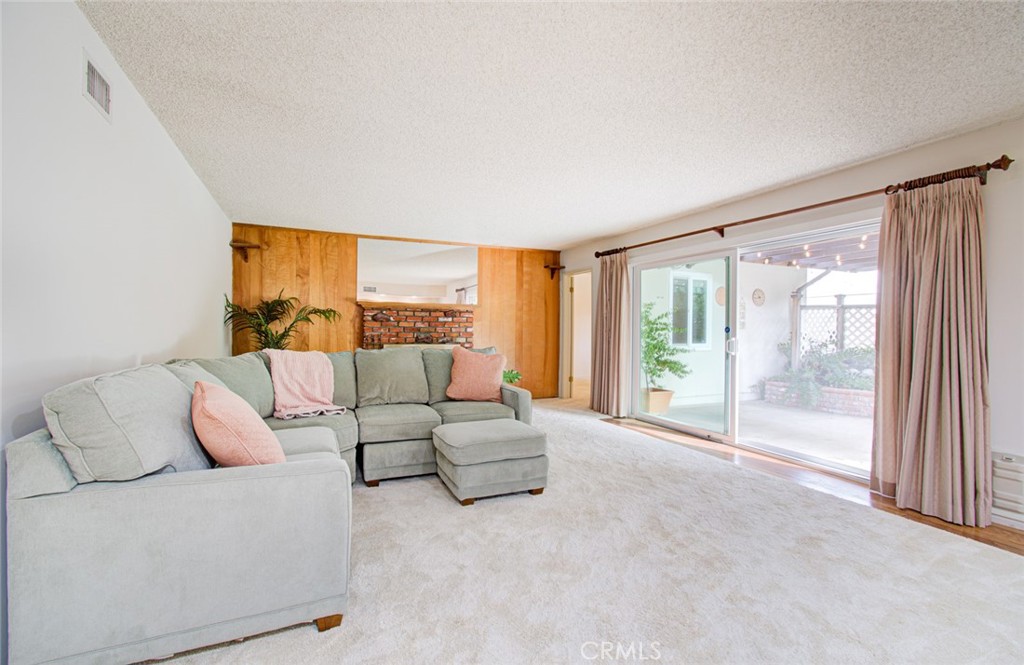 2954 Gladstone Street