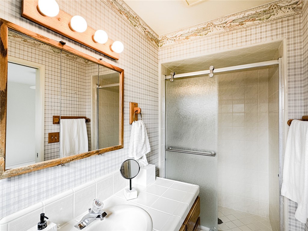 2954 Gladstone Street