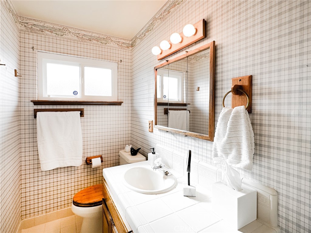 2954 Gladstone Street