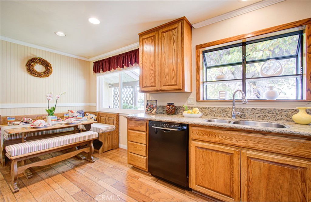 2954 Gladstone Street