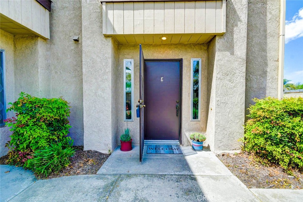 1706 S Mountain Avenue E