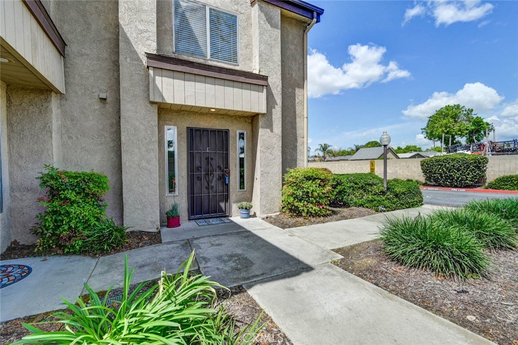 1706 S Mountain Avenue E