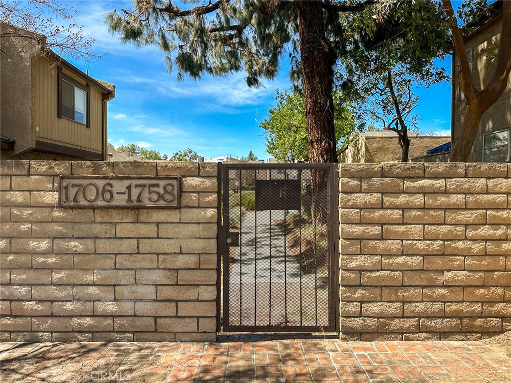 1706 S Mountain Avenue E