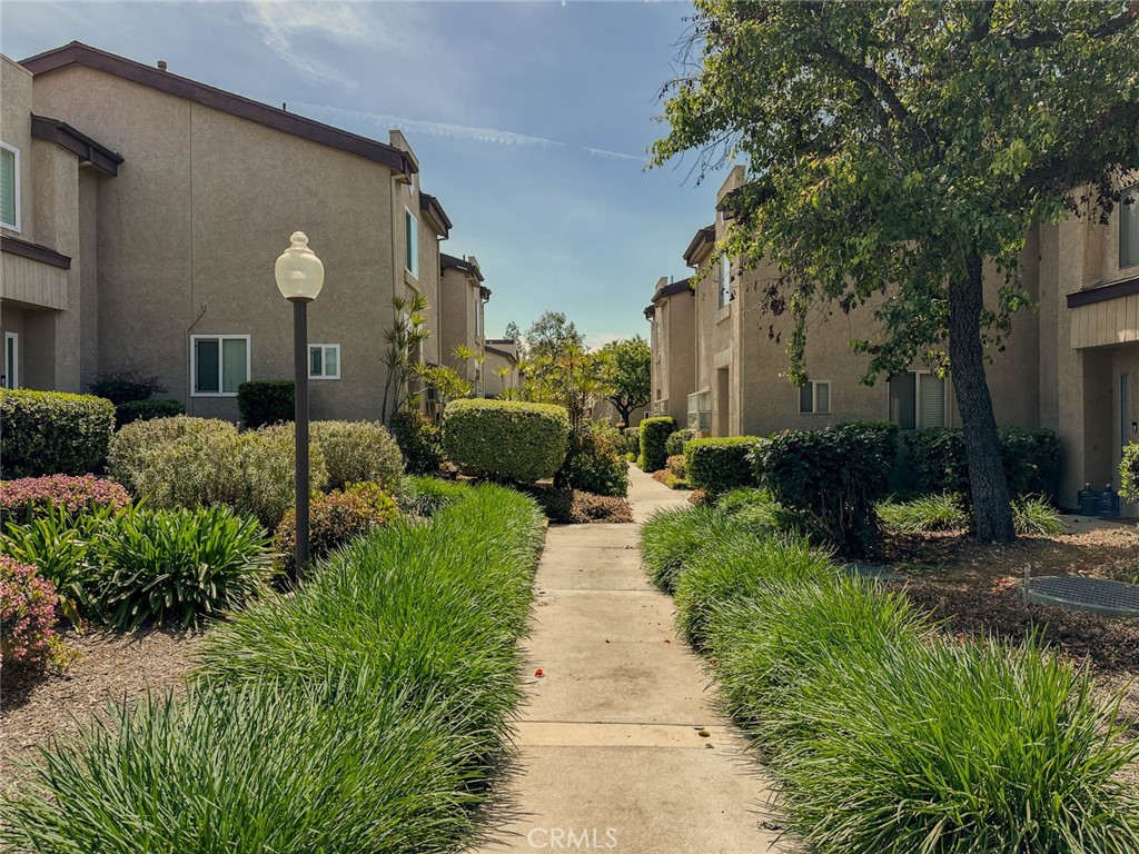 1706 S Mountain Avenue E