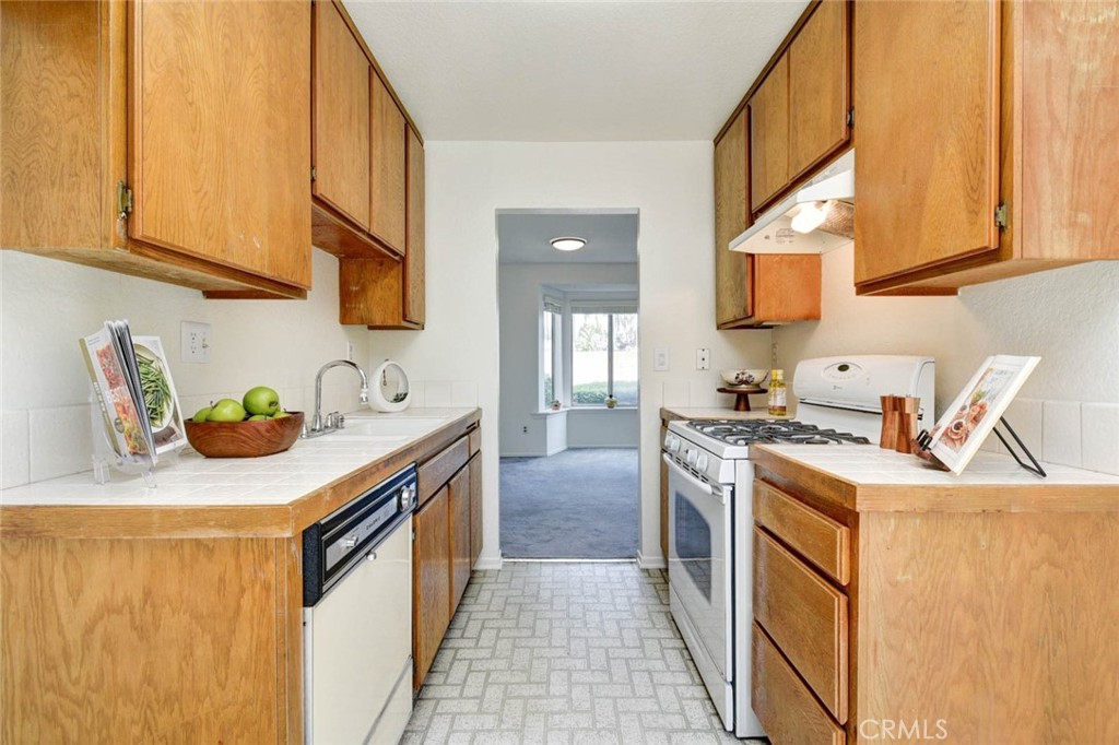 1706 S Mountain Avenue E