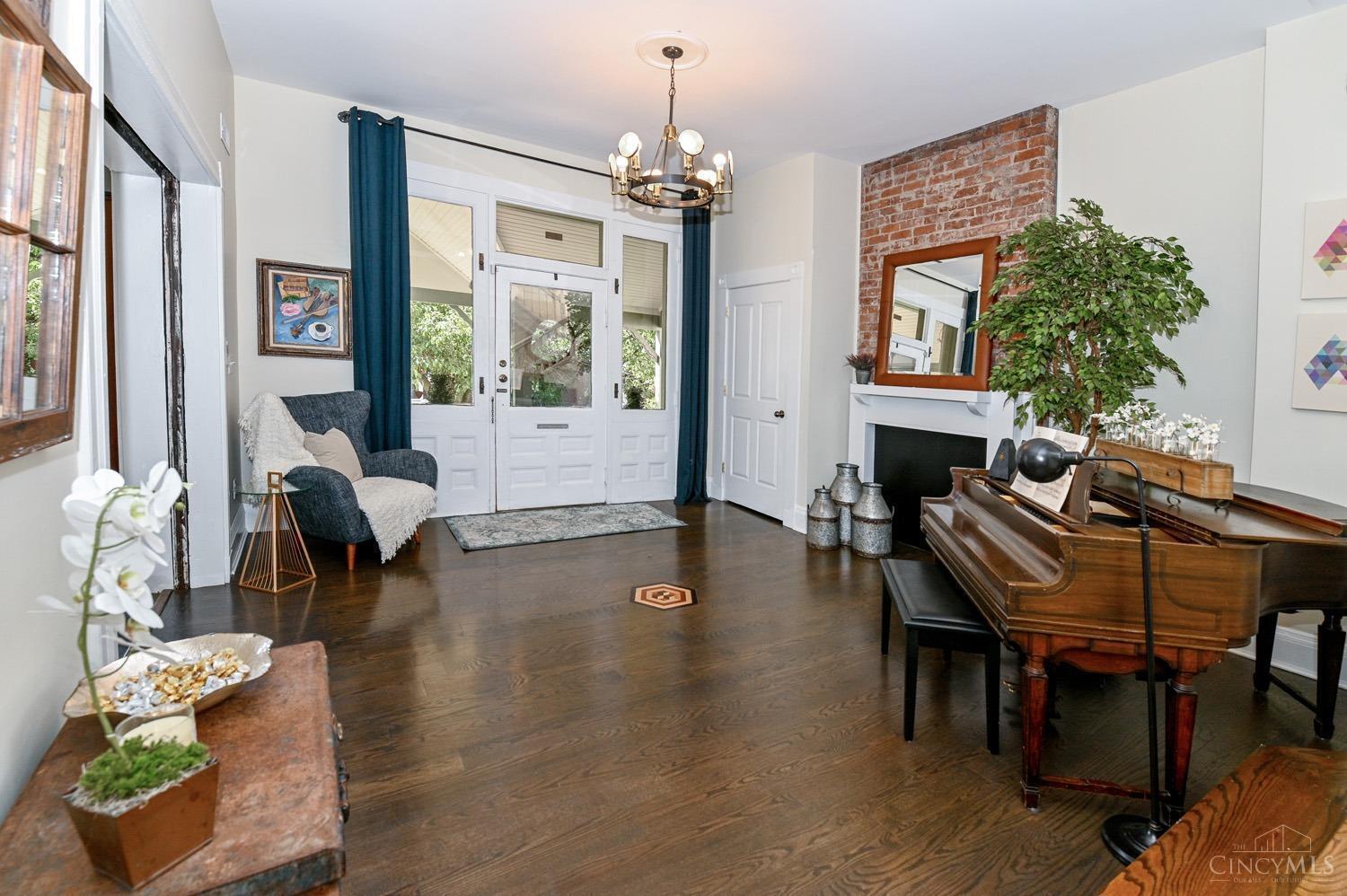 2522 May Street