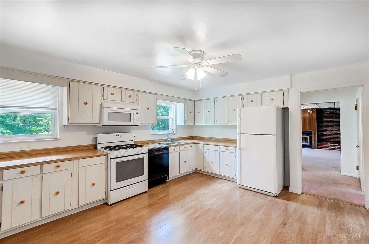 6043 Musketeer Drive