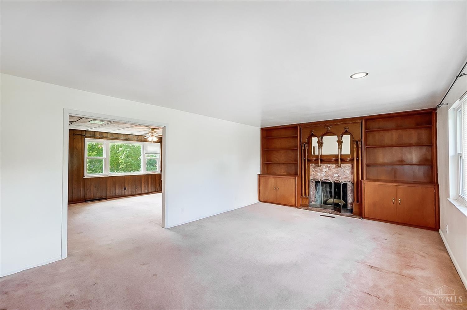 6043 Musketeer Drive