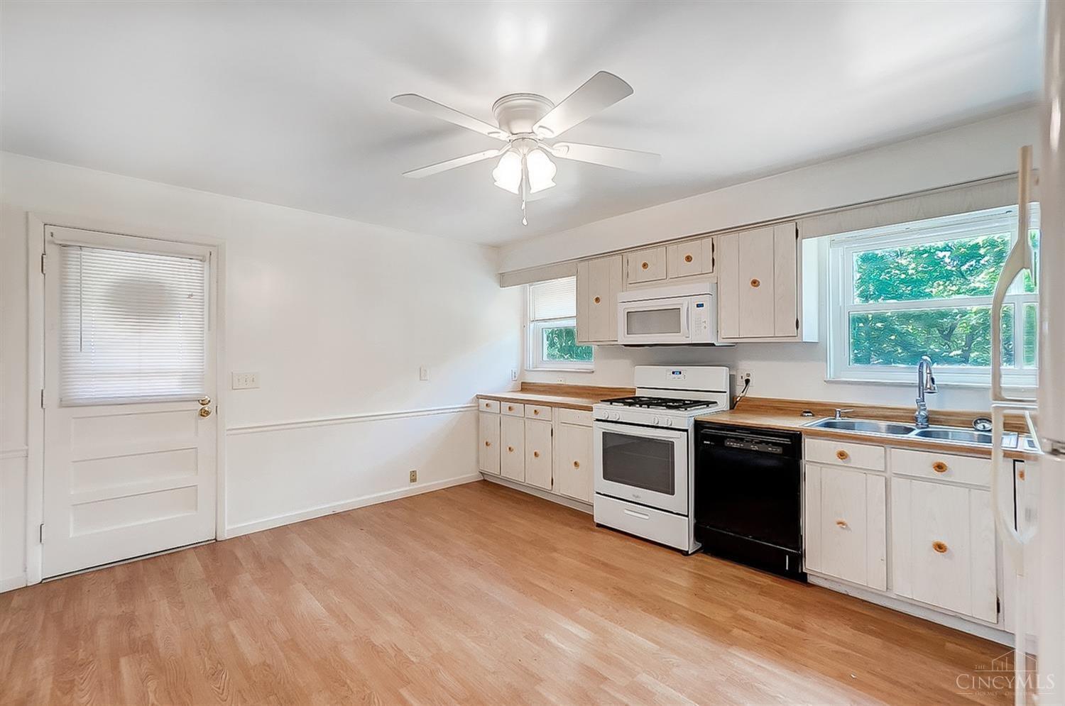 6043 Musketeer Drive