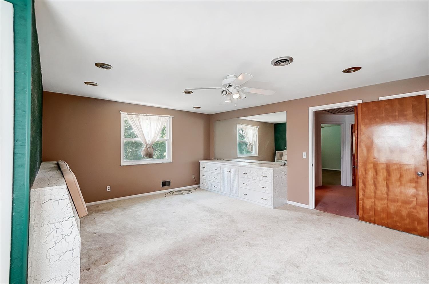 6043 Musketeer Drive