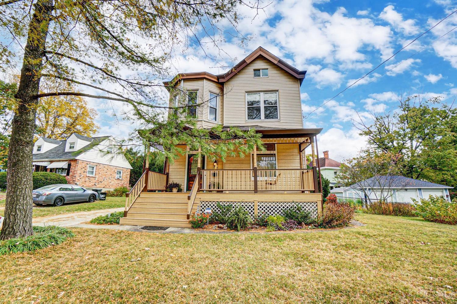8128 Woodbine Avenue