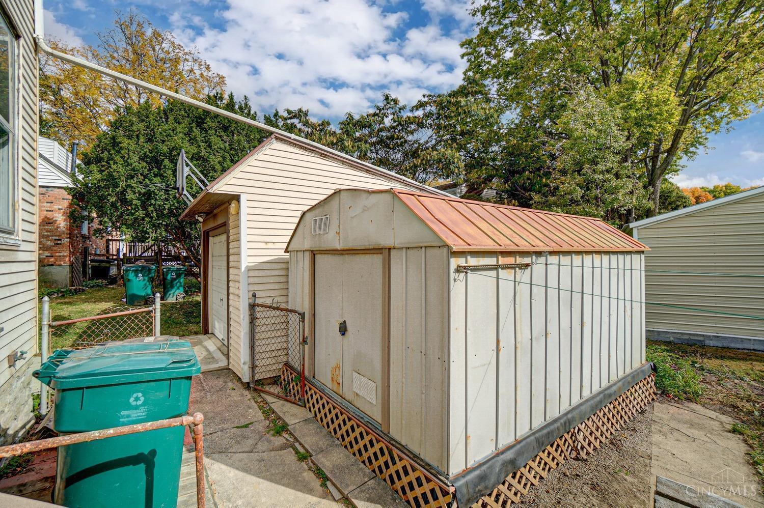8128 Woodbine Avenue