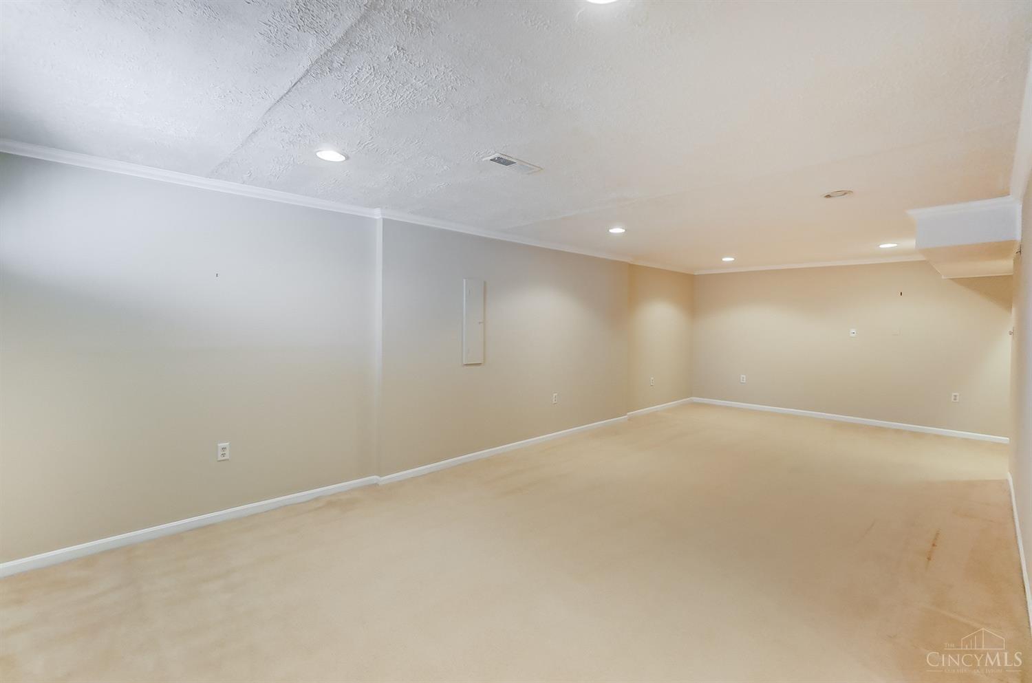 16 Robin Way