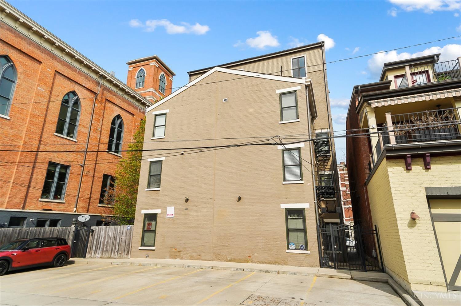 1421 Race Street 3