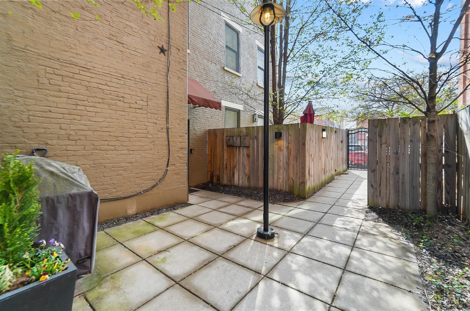 1421 Race Street 3