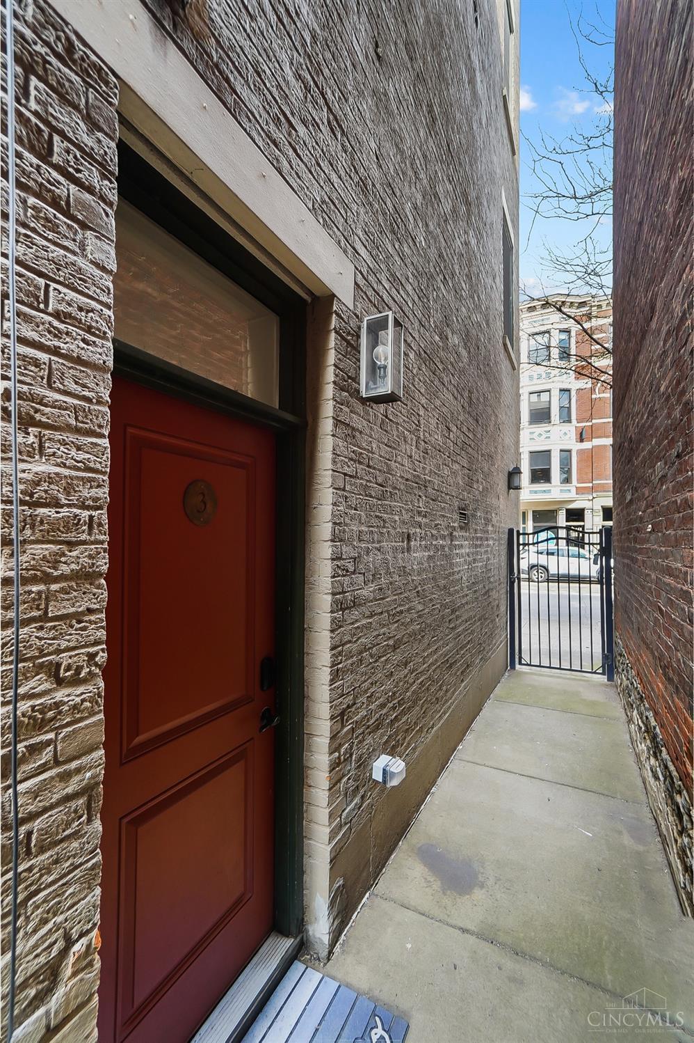 1421 Race Street 3