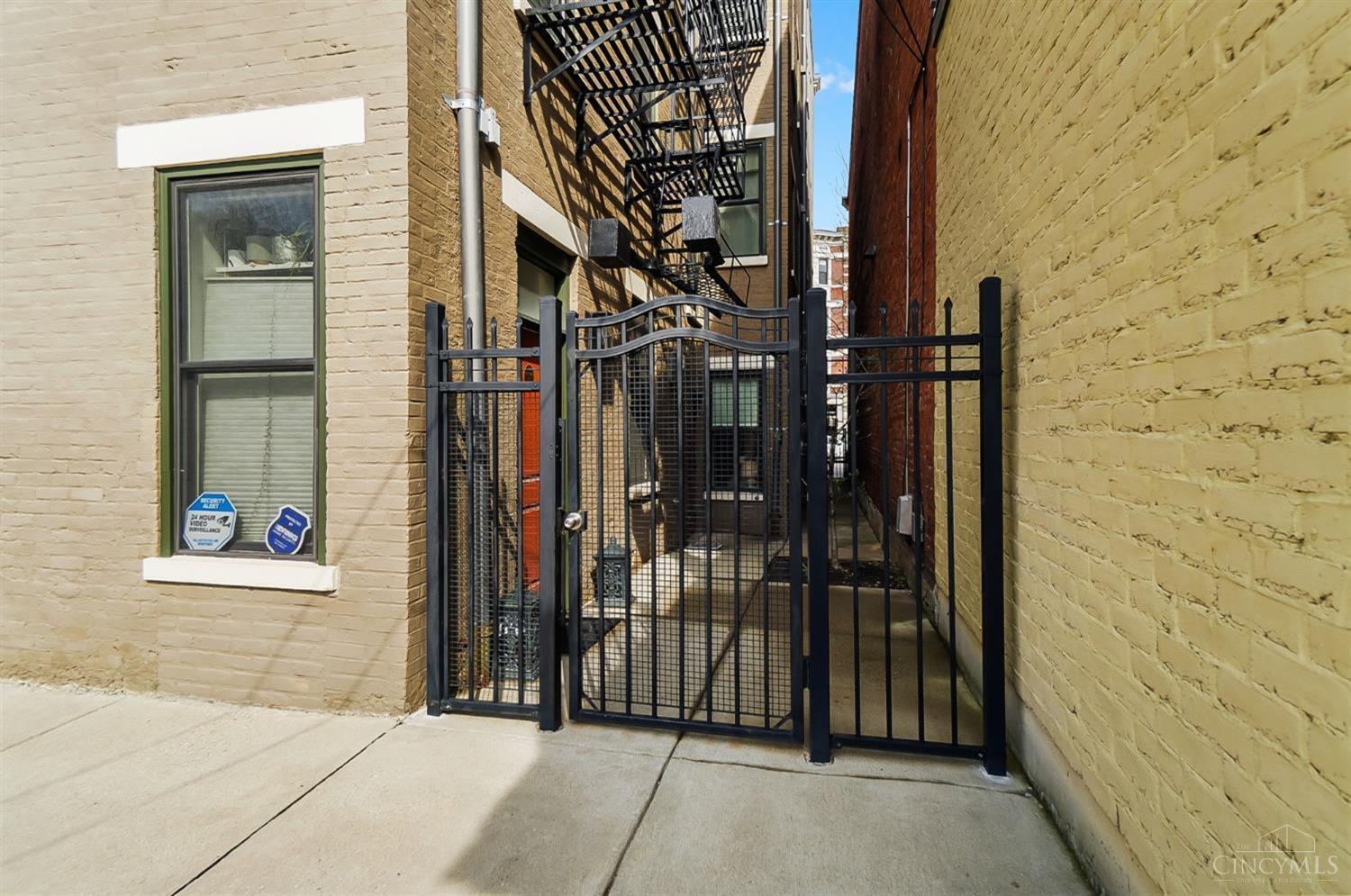 1421 Race Street 3