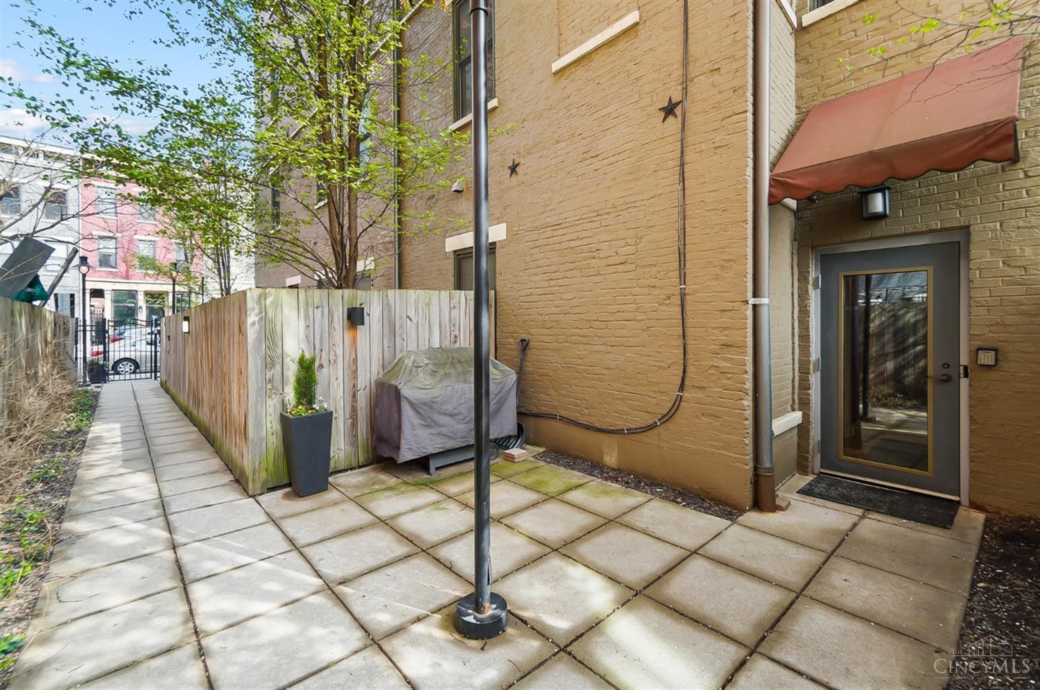 1421 Race Street 3