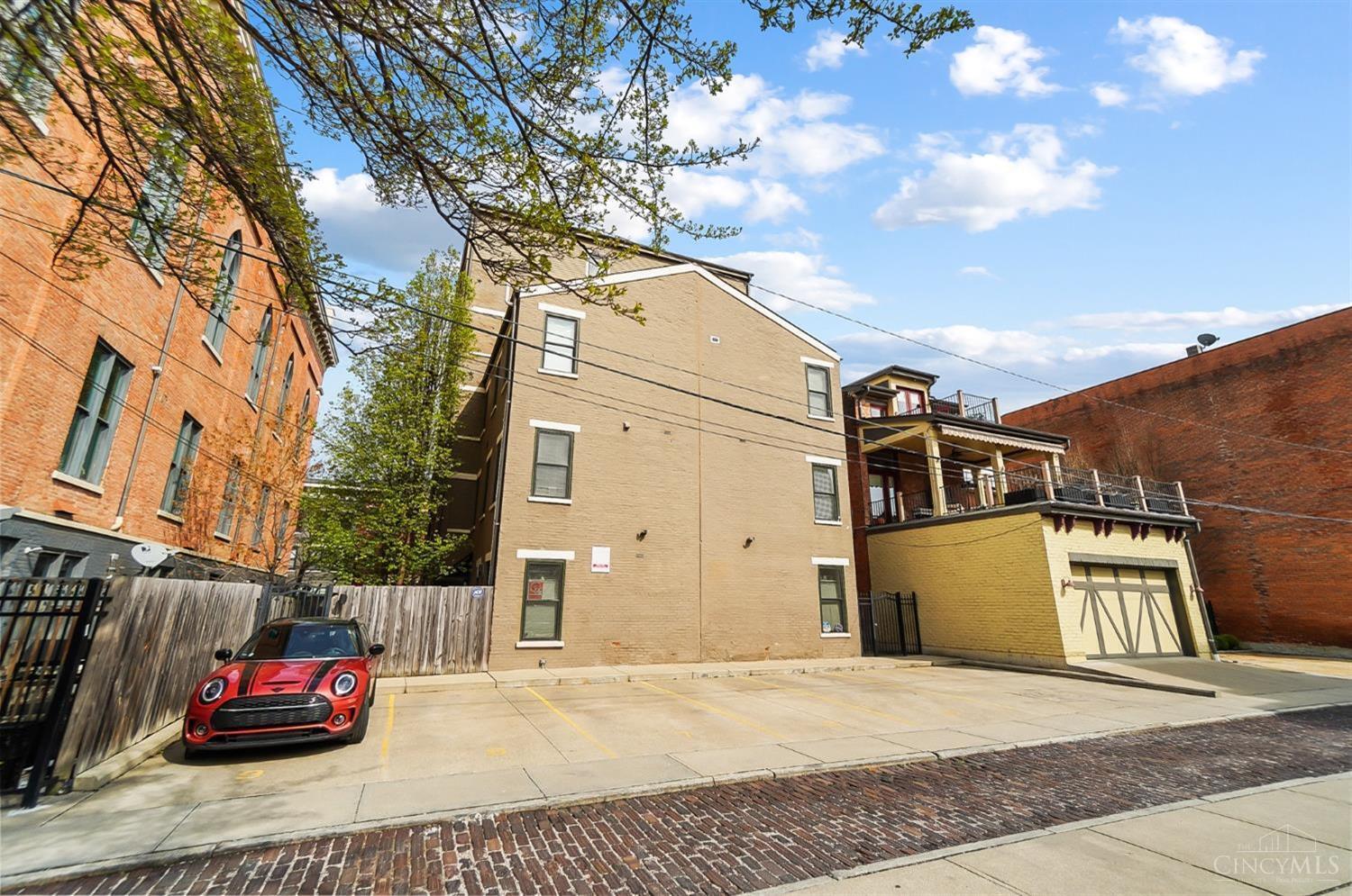 1421 Race Street 3