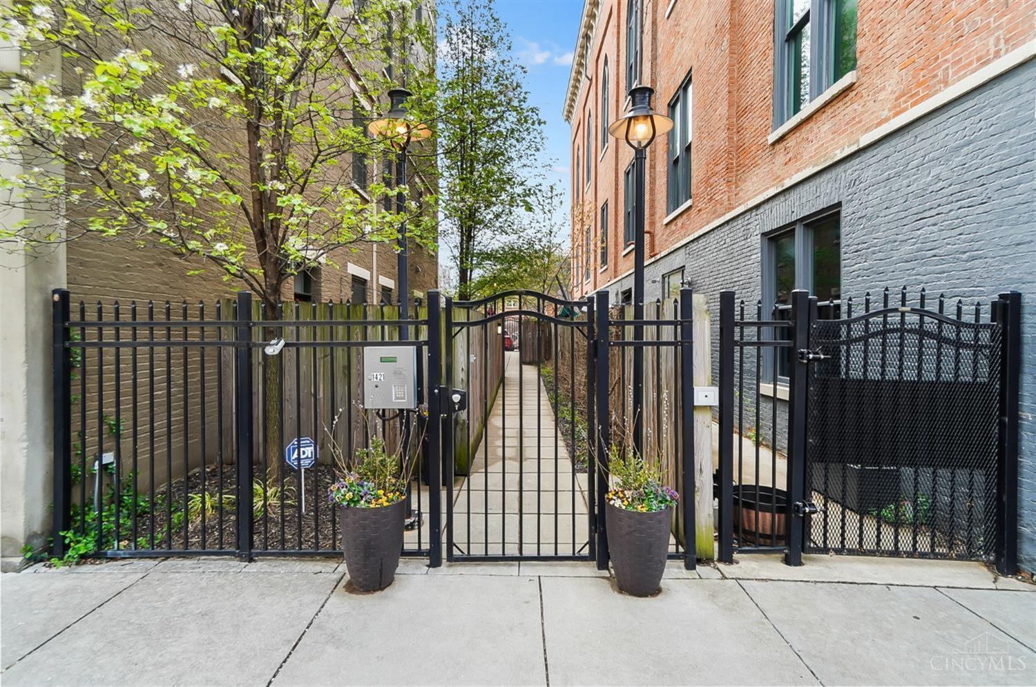 1421 Race Street 3