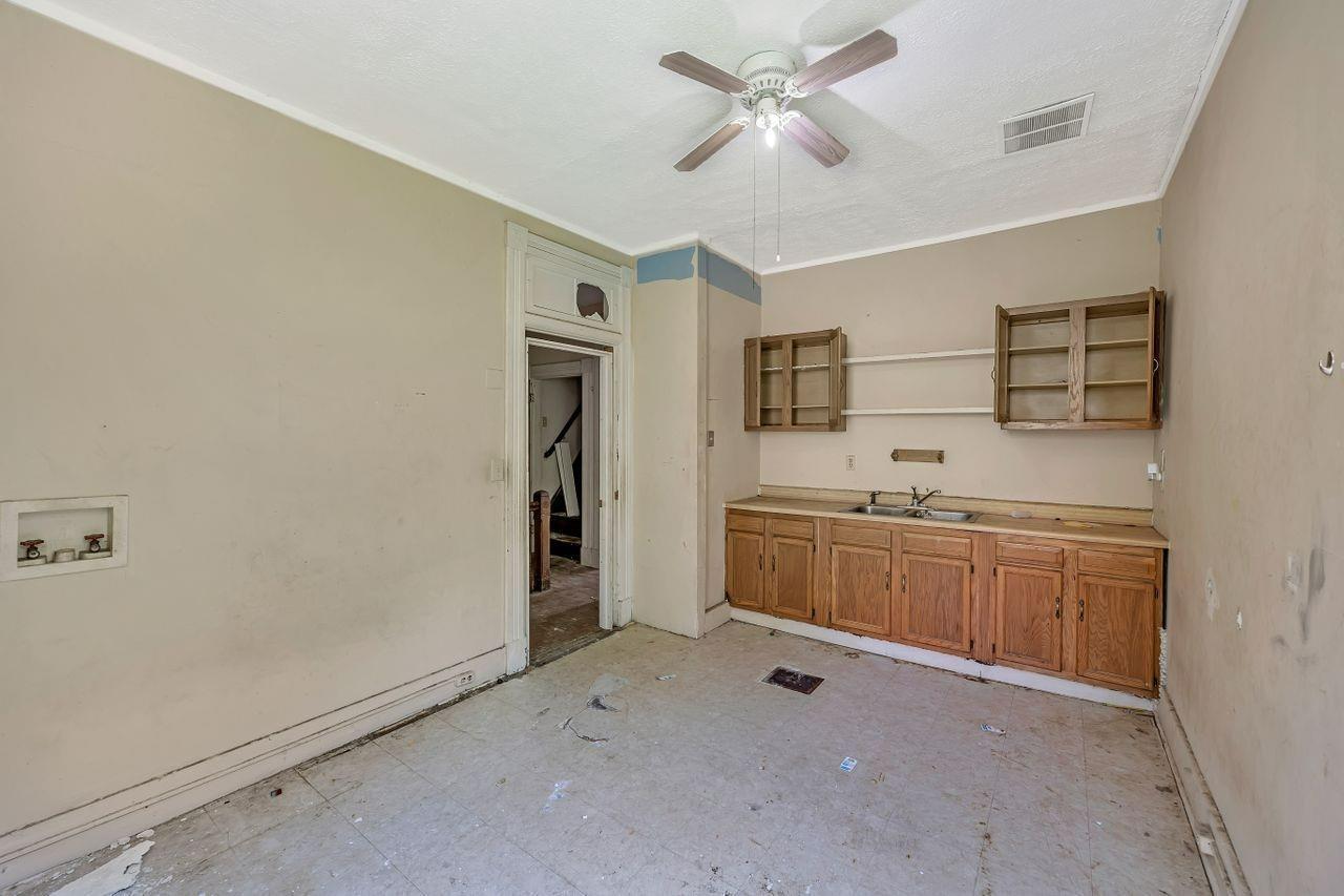 727 Hawthorne Avenue
