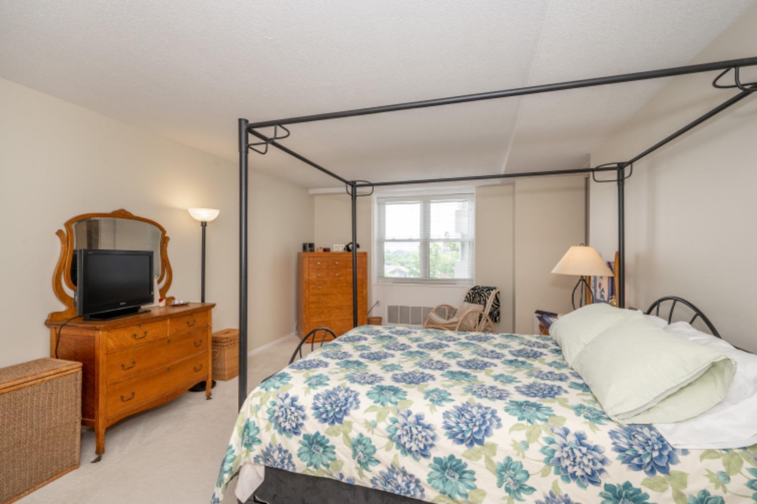 2444 Madison Road 512