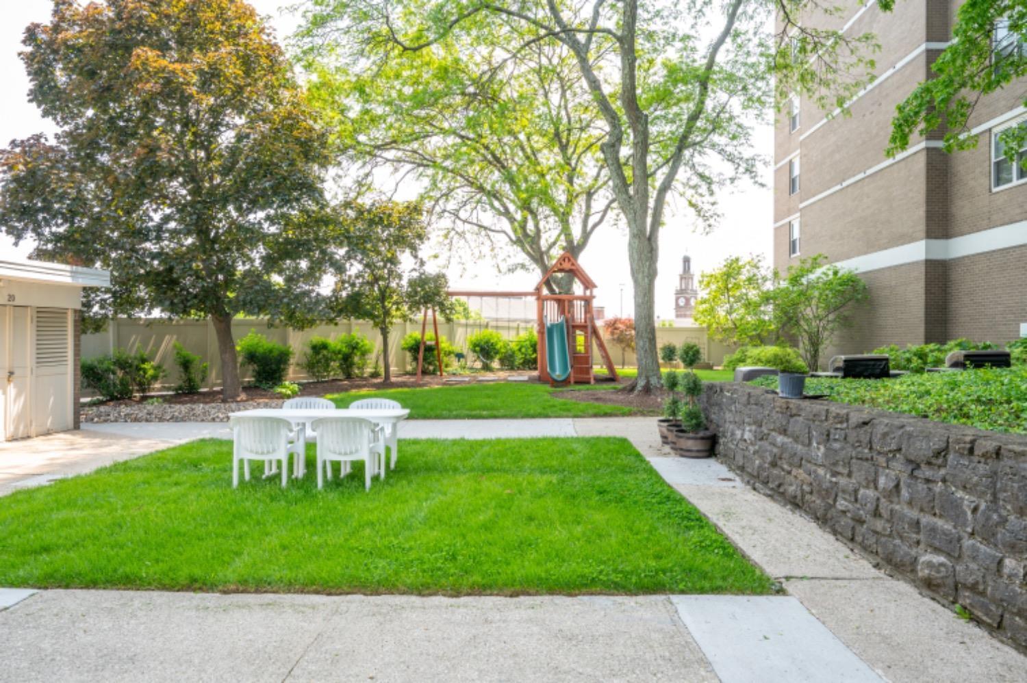 2444 Madison Road 512