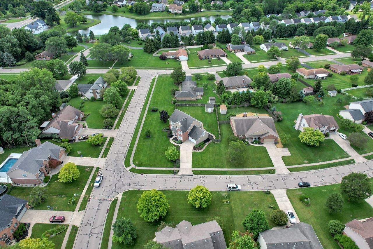 1600 Sunnington Grove