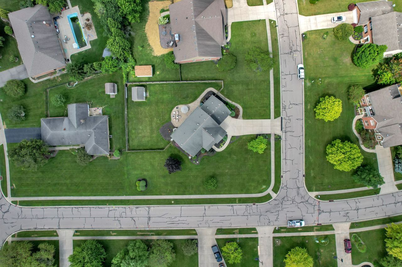 1600 Sunnington Grove