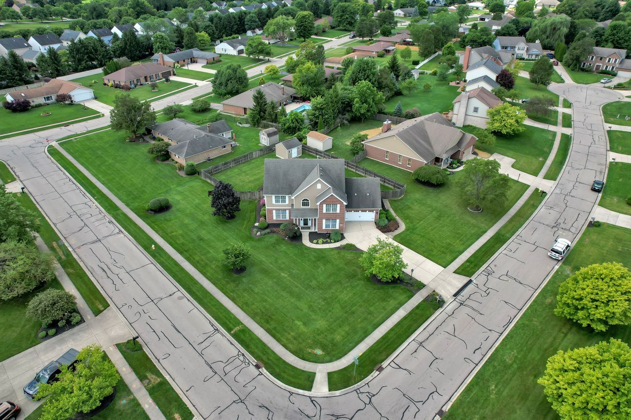 1600 Sunnington Grove