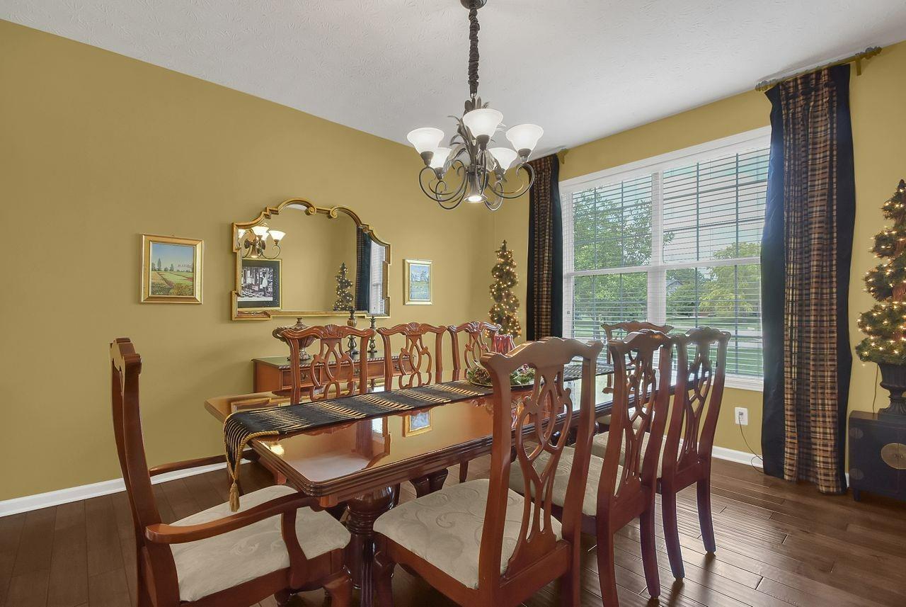 1600 Sunnington Grove