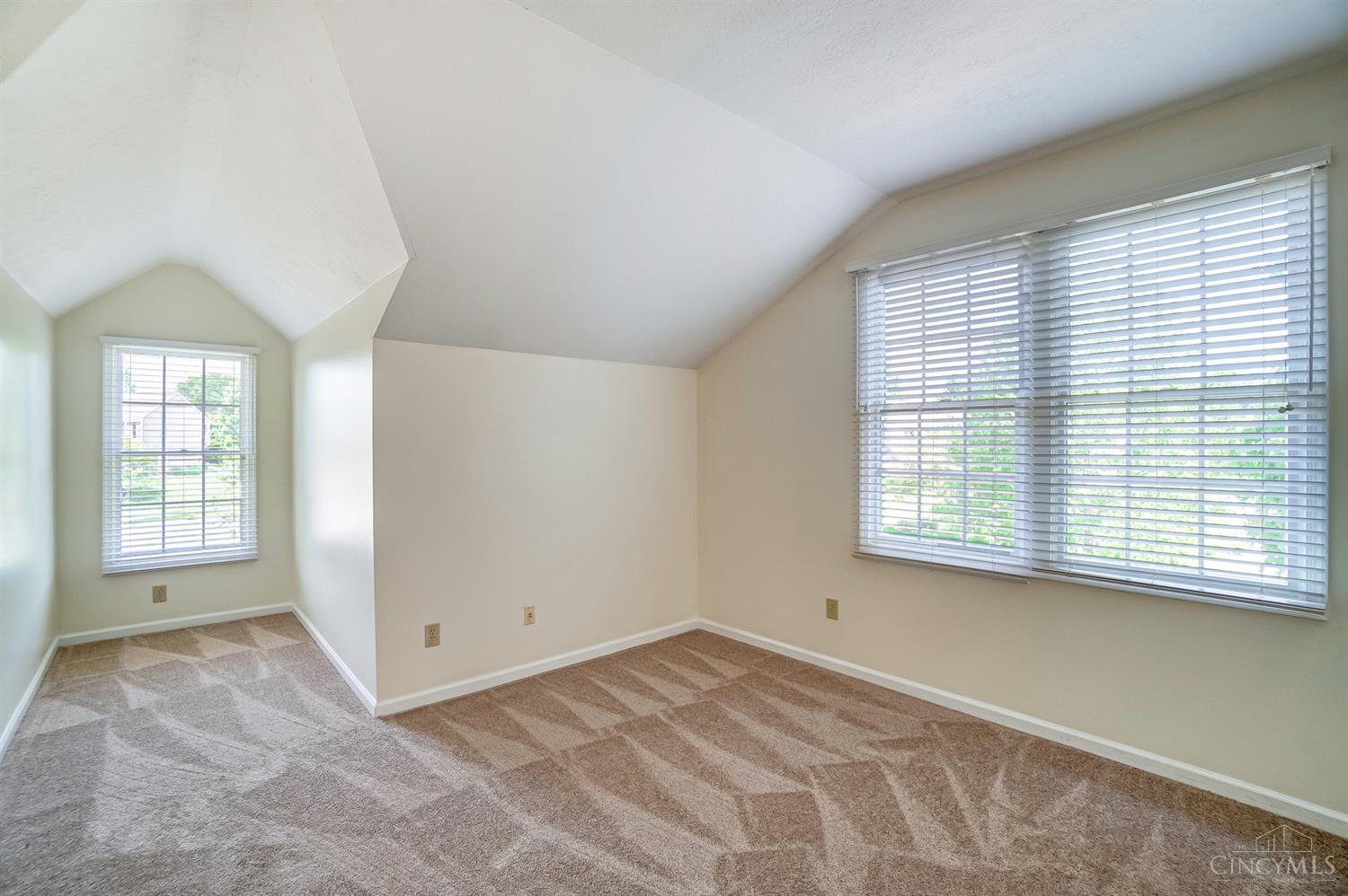 5323 Wandering Way