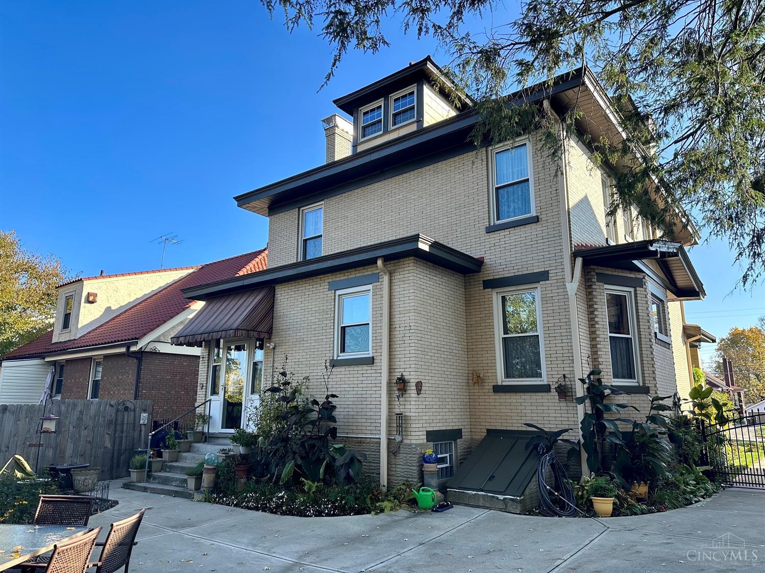 1039 Overlook Avenue