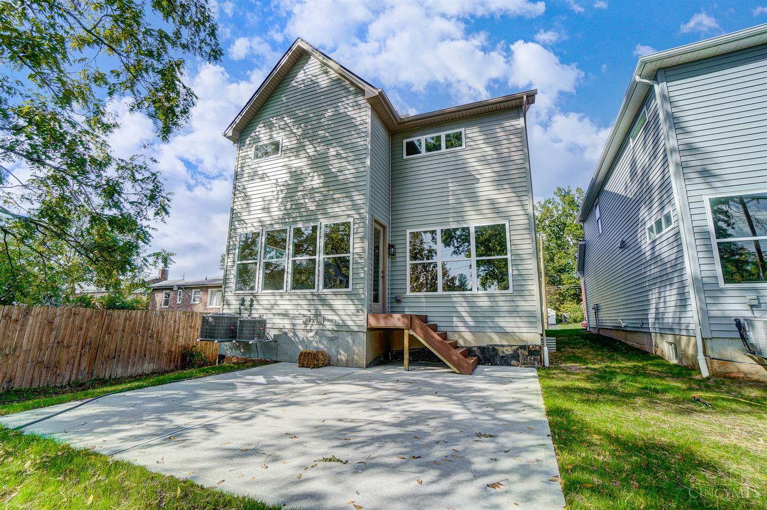 9672 West Ave