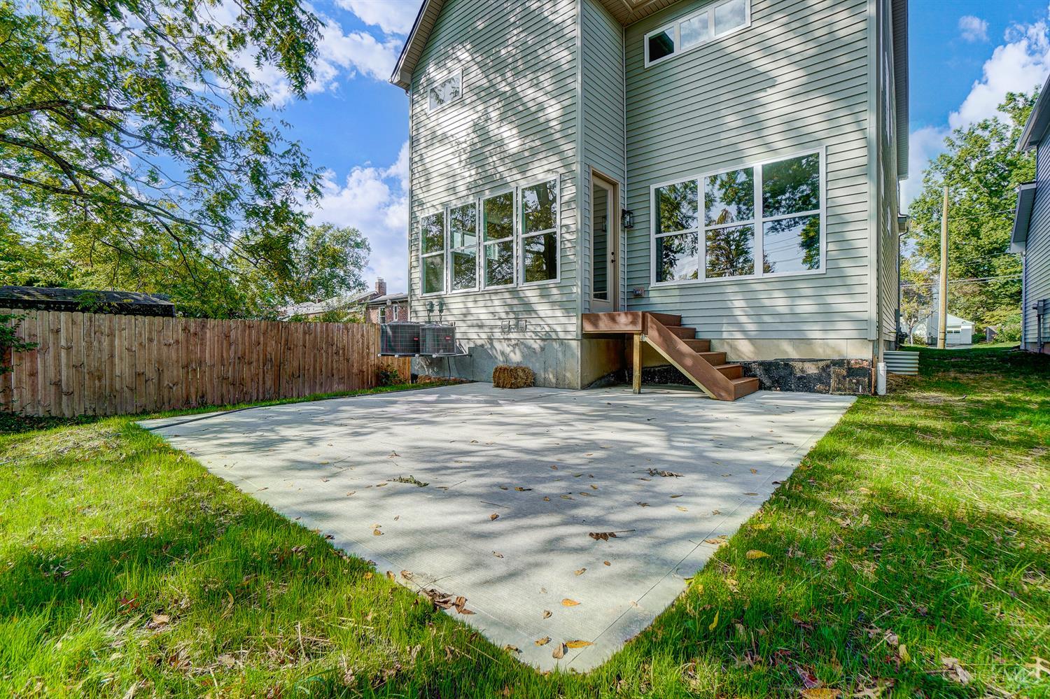 9672 West Ave
