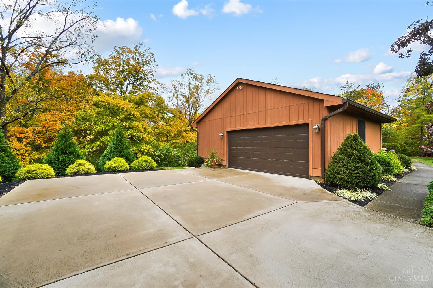 9005 Symmes Knoll Court