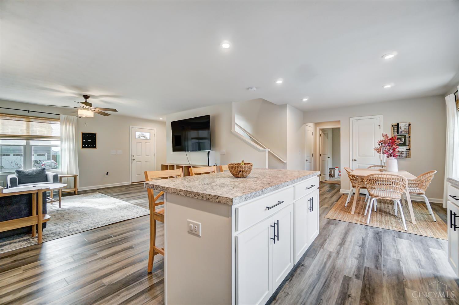 1880 Amelia Way