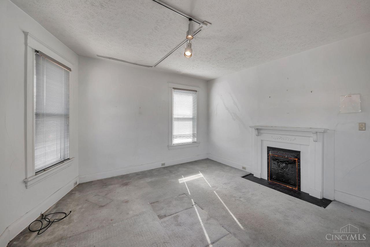 5552 Montgomery Road