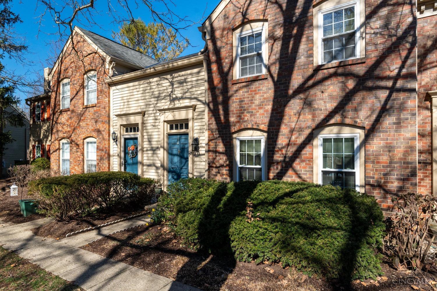 12 Woodsview Lane
