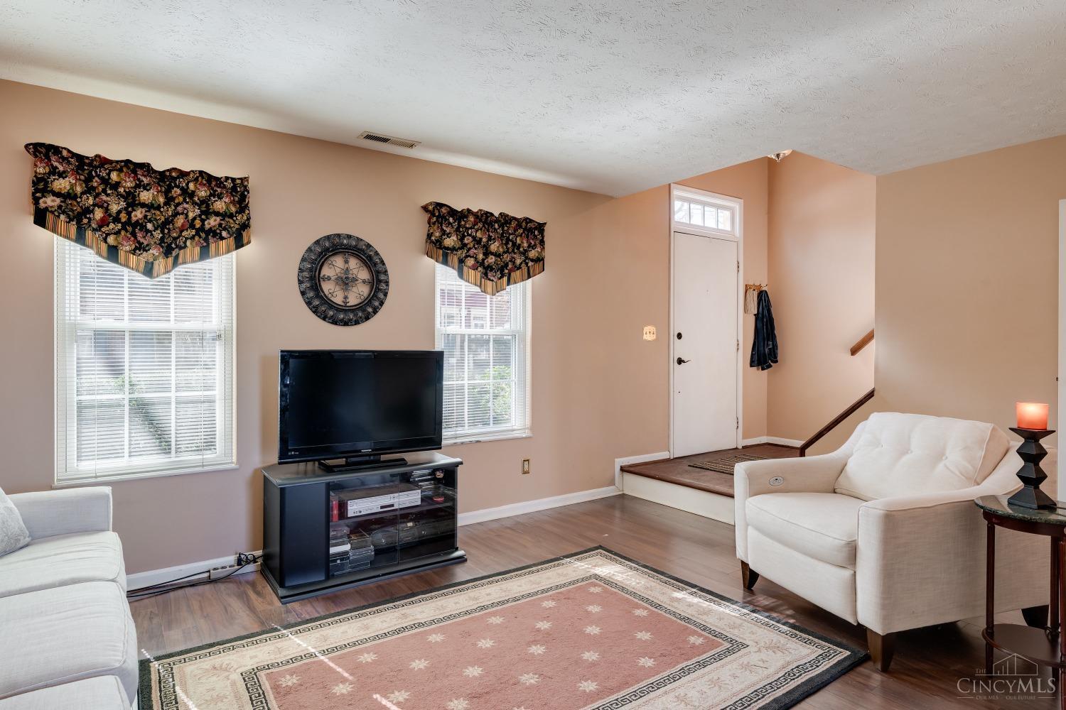 12 Woodsview Lane