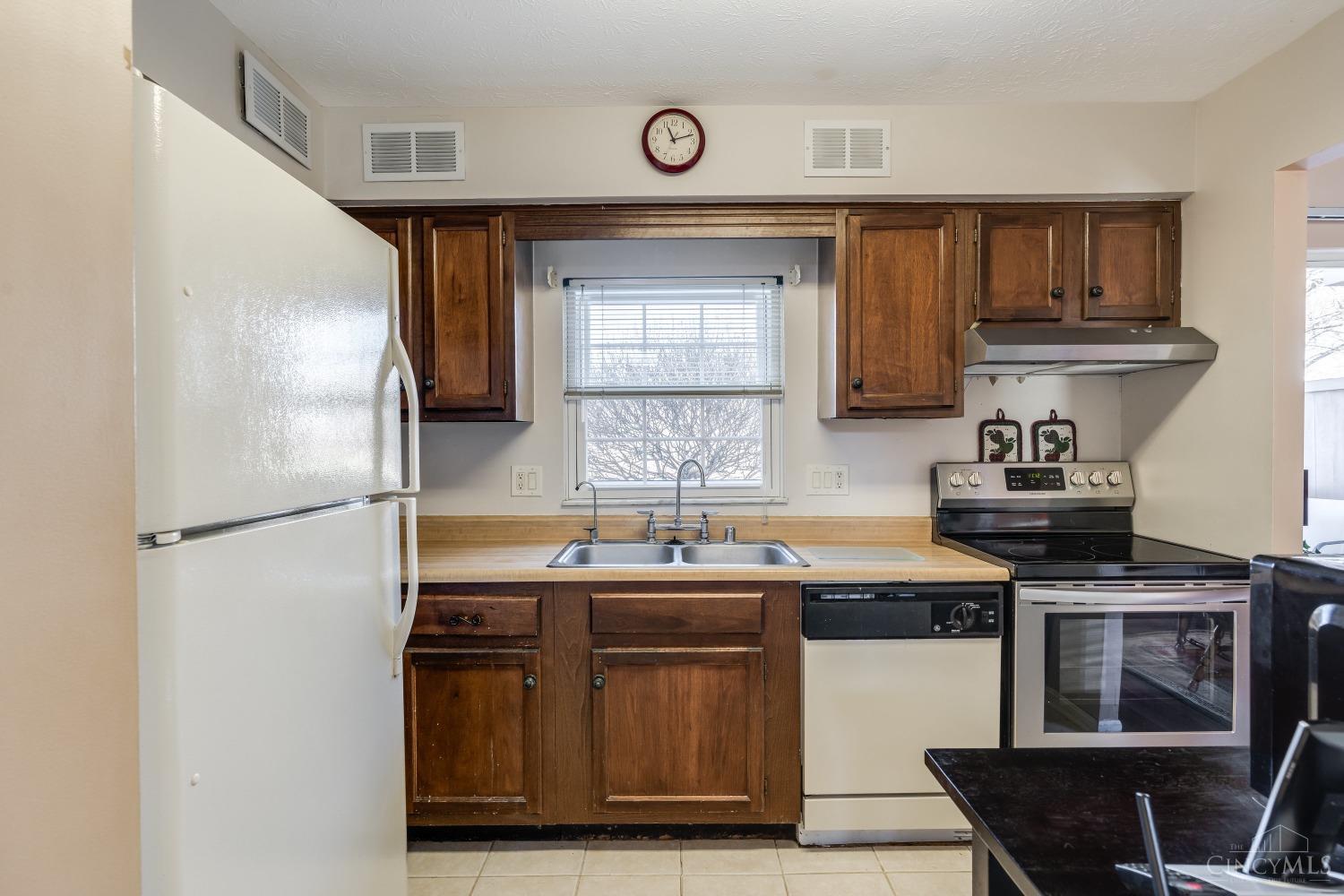 12 Woodsview Lane