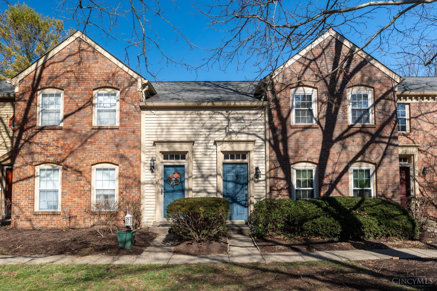 12 Woodsview Lane