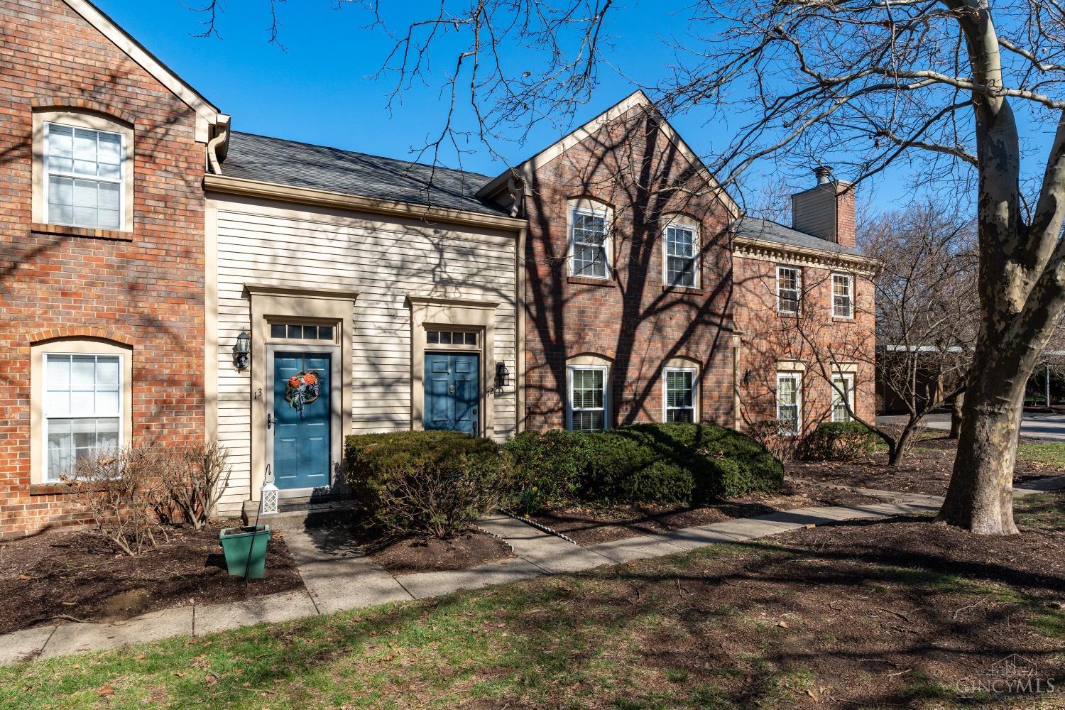 12 Woodsview Lane
