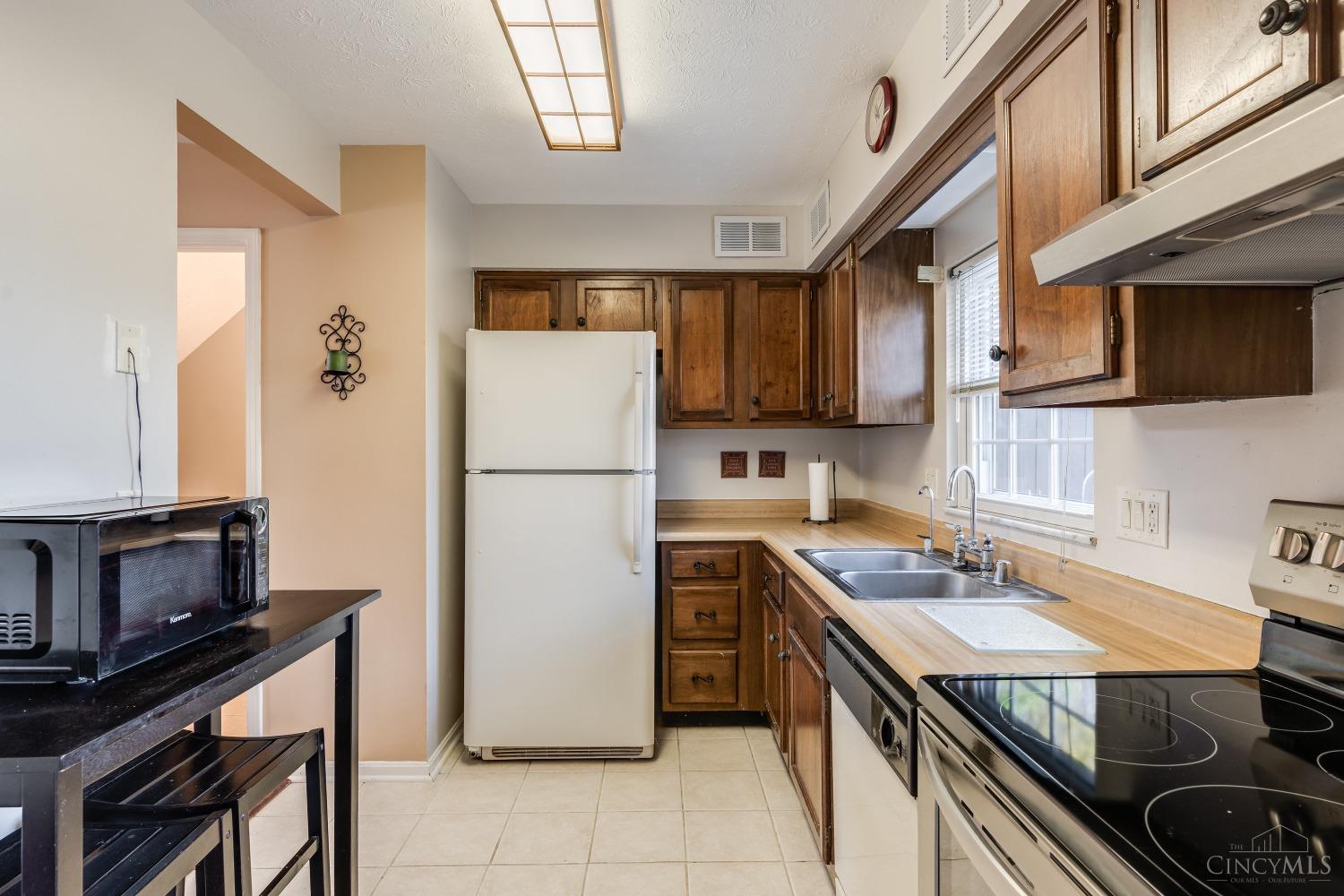 12 Woodsview Lane