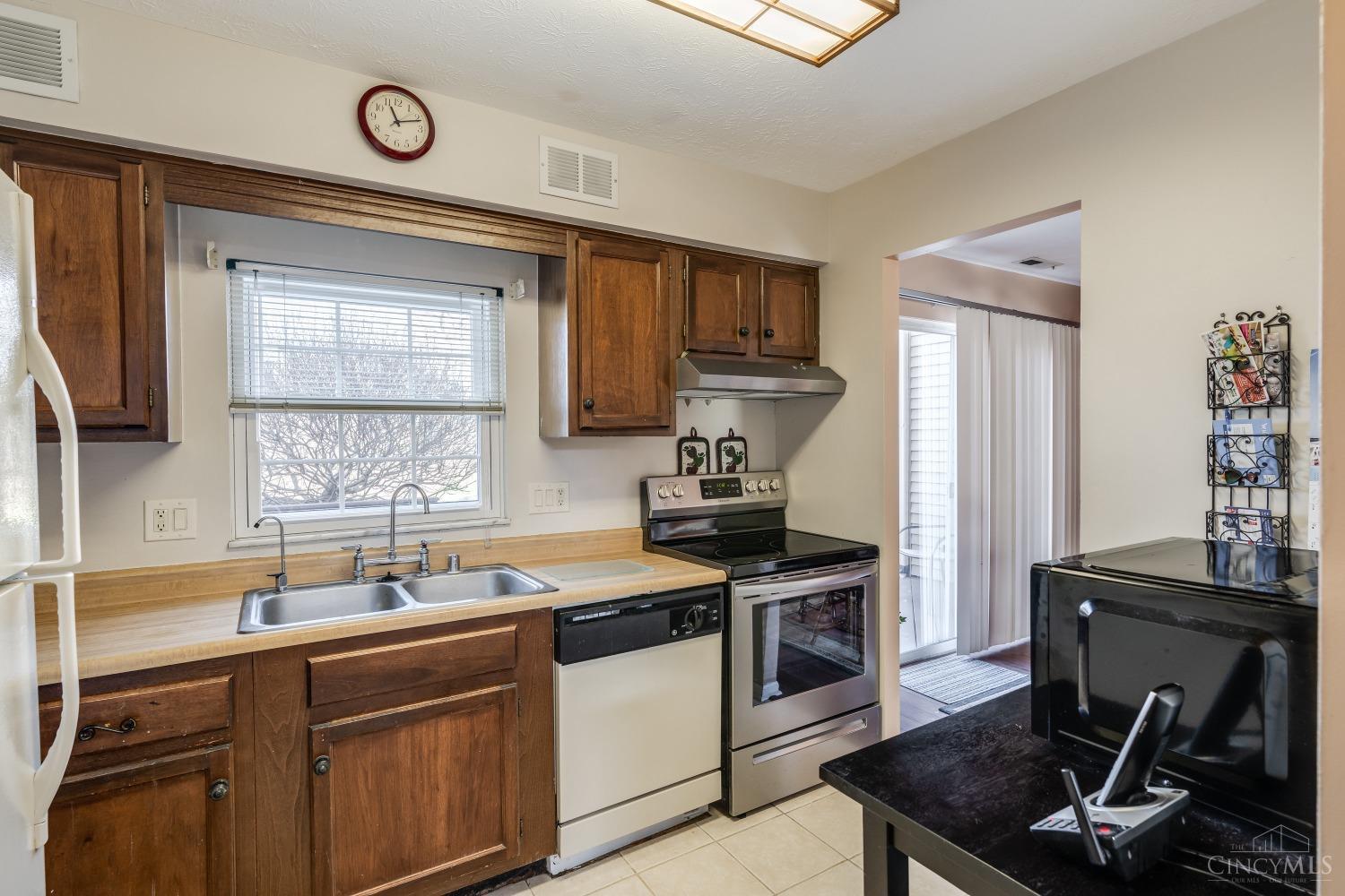 12 Woodsview Lane