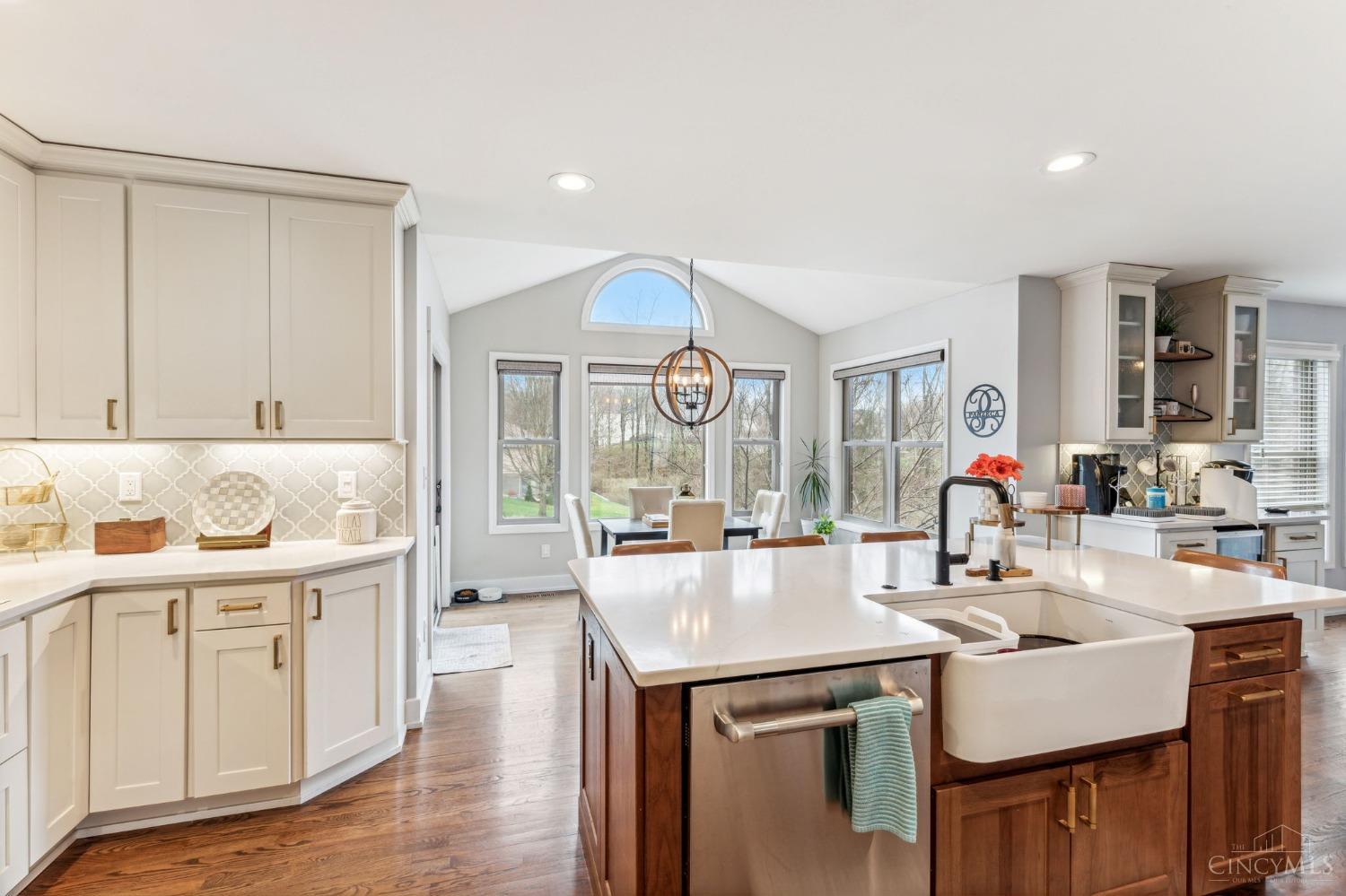 8371 Courtier Lane