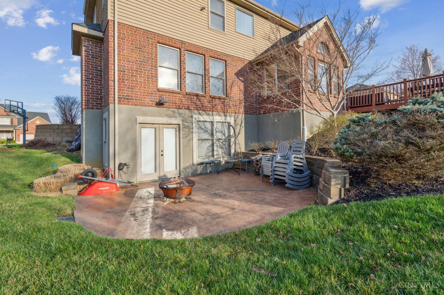 8371 Courtier Lane