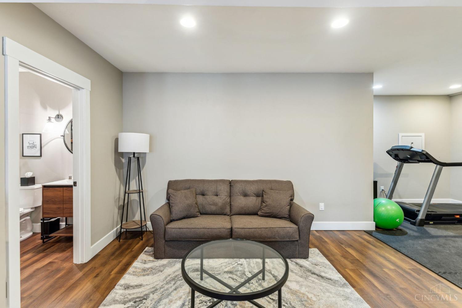 8371 Courtier Lane