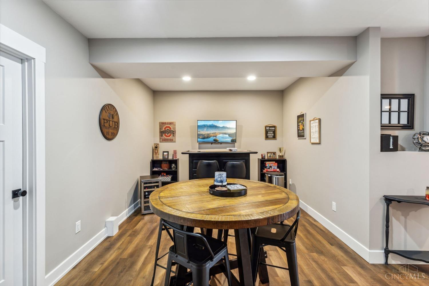 8371 Courtier Lane